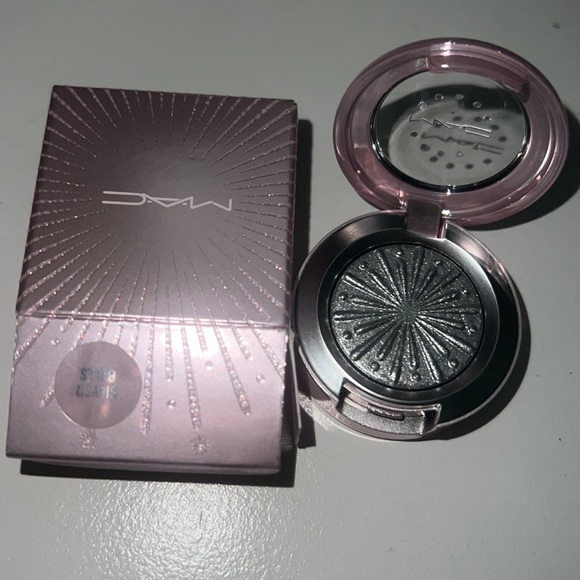 MAC Limited EXTRA DIMENSION FOILED SILVER BELLS limited edition new in box - Picture 3 of 9